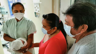 Yucatán: Salvan a bebé prematura, pesaba 520 gramos
