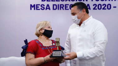 “Micrófono de Oro” para Renán Barrera