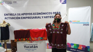 Continúa la entrega de equipos y herramientas a emprendedores y artesanos yucatecos
