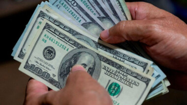 La moneda venezolana se devaluó un 14,75 % frente al dólar en una semana