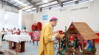 Arzobispo oficia misa de Navidad en el Cereso