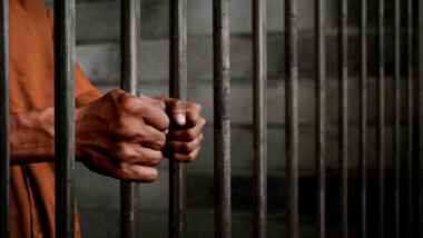 Condenado a 33 años de prisión por abusar sexualmente de dos menores