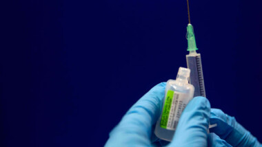 Desaconsejan vacuna de Pfizer/BioNTech a personas alérgicas