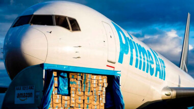 Amazon compra 11 aviones para mejorar envíos