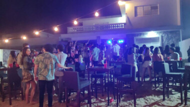 Policía Estatal clausura fiesta clandestina en Chicxulub Puerto