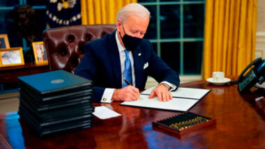 COVID-19: Joe Biden anuncia que EU exigirá cuarentena a viajeros extranjeros