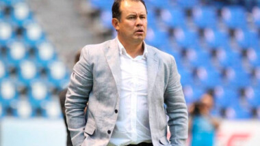 Cruz Azul presentó a Juan Reynoso como nuevo director técnico