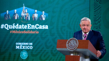 ‘Batea’ López Obrador al cubrebocas; ‘no lo usaré’