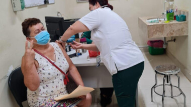 Avanza vacunación de adultos mayores en Yucatán