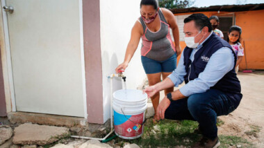 Llevan alumbrado público y agua potable a familias de la colonia Emiliano Zapata Sur III