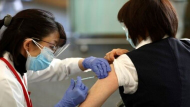 Japón arranca enorme campaña de vacunación contra covid