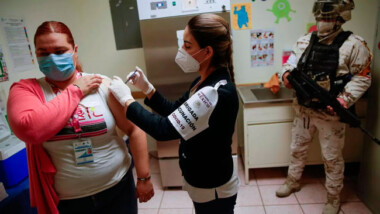 Pfizer reanudará el suministro de vacunas a México la semana del 15 de febrero: Ebrard