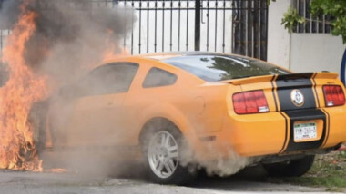 Se incendia Mustang del exrector de la UTM