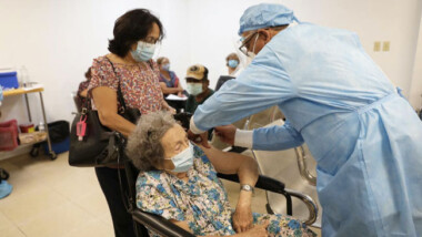 Inicia vacunación contra el coronavirus en seis municipios