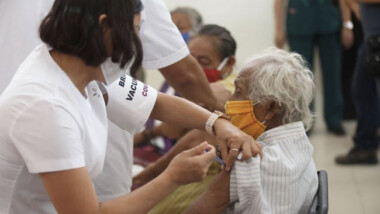 Vacunados contra el covid 70 mil adultos mayores en Yucatán