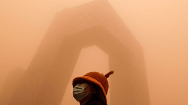 Tormenta de arena en Pekín deja cielos apocalípticos