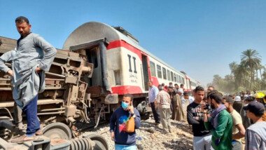 Al menos 32 muertos y decenas de heridos tras el choque de dos trenes en Egipto