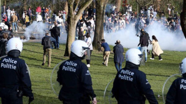 Chocan policía y multitud de ‘fiesta covid’; hay 22 detenidos
