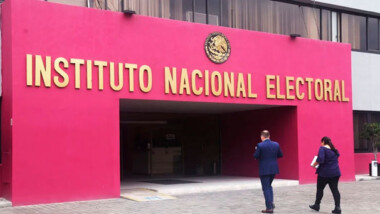 El INE avala organizar consulta popular sobre expresidentes