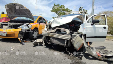 Choca taxista en Ciudad Caucel