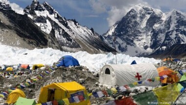 Covid llega al Everest; Montañista da positivo