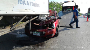 Dormita y se estampa en autobús