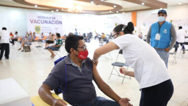 Este martes inicia la vacunación anticovid para personas de 50 a 59 años en 13 municipios yucatecos