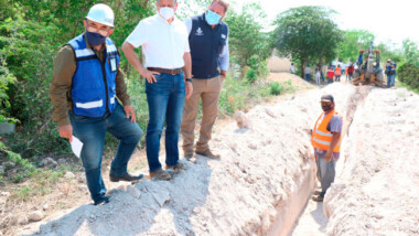 Supervisan ampliación de red de agua potable en Dzununcán