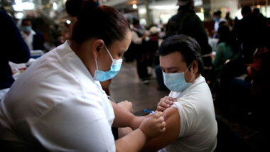 Vacunación de personas de 40 a 49 años contra Covid-19 comenzará en junio: AMLO