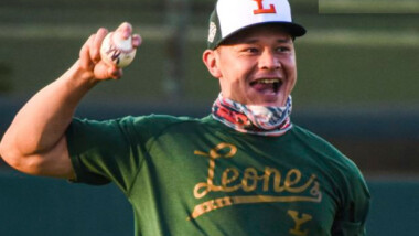 Espectacular noche de José Juan Aguilar da triunfo a los Leones