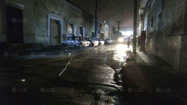 Se queman tres autos en el Centro y vecinos se quedan sin luz
