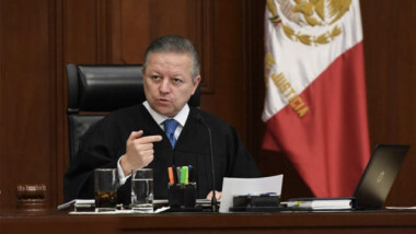 Juez admite amparo contra la ampliación del mandato de Zaldívar