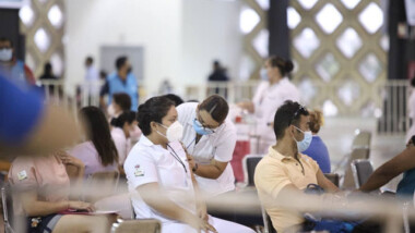 Este lunes arranca la vacunación para cuarentones de 63 municipios