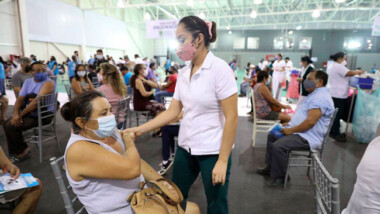 Inicia aplicación de segundas dosis a personas entre 50 y 59 años en Mérida