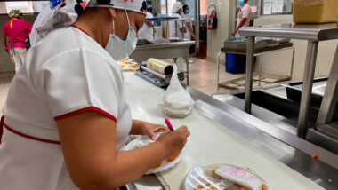 Brindan alimentación especial a pacientes hospitalizados por covid