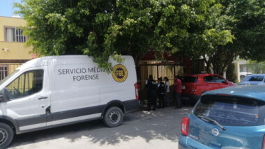 Cae a una piscina vacía y muere
