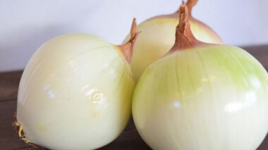 Sube 75% el precio de la cebolla