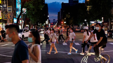 La OMS alerta por la propagación de nuevas cepas y bajas tasas de vacunación