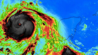 Huracán Grace toca tierra en Veracruz