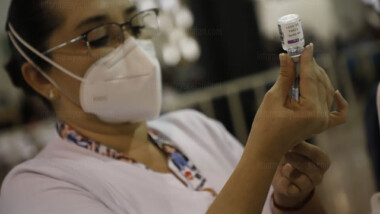 Empresarios insisten en comprar vacunas anticovid