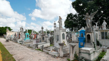 Inicia mantenimiento de cementerios de Mérida