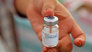 OMS suma vacuna Covaxin, de la India, a su lista para uso de emergencia