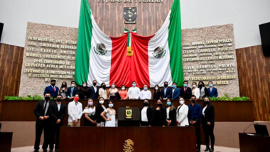 Alumnos de la Facultad de Derecho de la Uady conocen la labor del Congreso “Legislando por un Día”.  