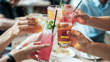 Exhortan a evitar excesos en ingesta de bebidas alcohólicas en reuniones decembrinas