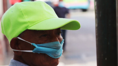 Insiste OPS en vacunación anticovid y uso de cubrebocas para frenar al virus