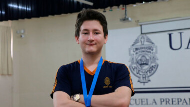 Estudiante de UADY triunfa en olimpiada internacional  
