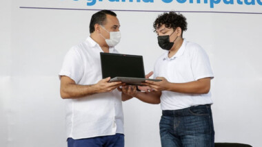 Subsidian computadoras a estudiantes