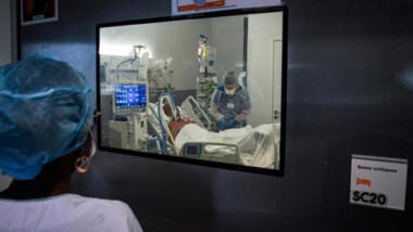 Personas que tuvieron COVID-19 pueden volver a enfermar debido a Ómicron: OMS