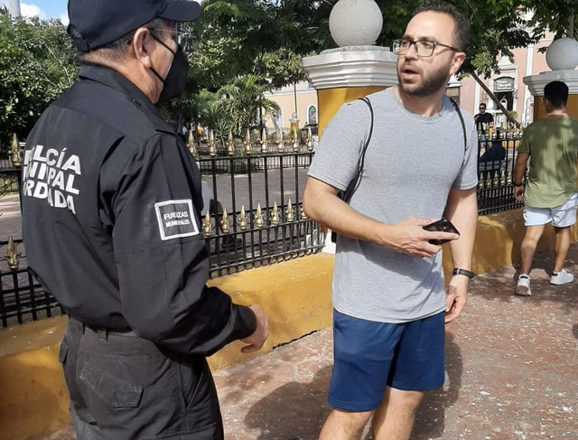 TURISTAS-CUBREBOCAS-VALLADOLID