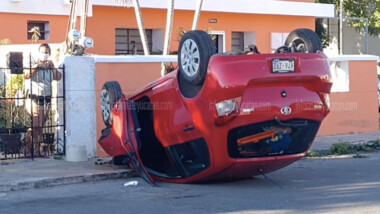 Aparatosa volcadura en la Carranza